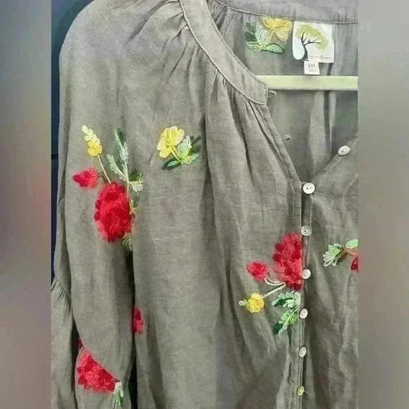 Fig and flower embroidered flowy long sleeve top medium - Picture 2 of 4